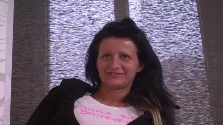 Busty German Sluts: Sie ist eine vollbusige deutsche MILF, die hier ist, um...