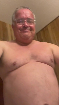 Hombre Desnudo En Dormitorio