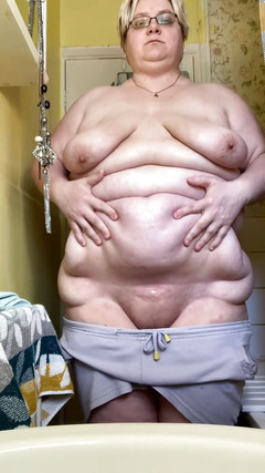 Real homemade BBW BBC porn: Bbwbootyful striptýz ve sprše masturbace v koupelně