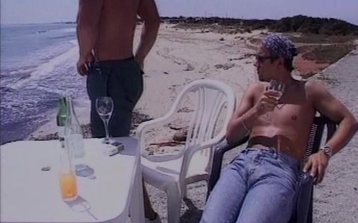 Best Amateur Sex: Przekonuje kobietę na plaży, żeby mnie ssała i pieprzyła