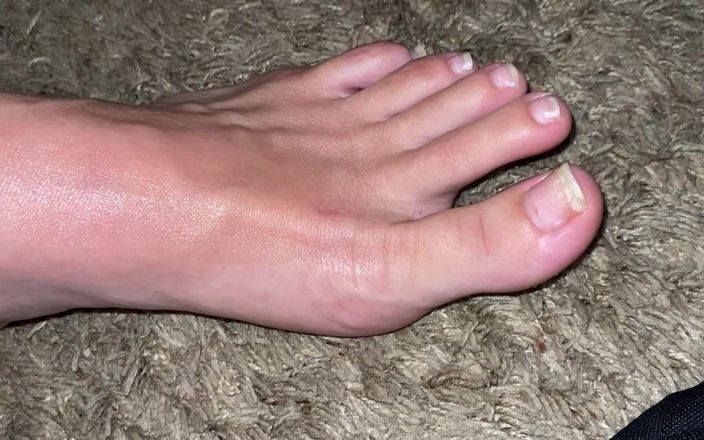 footivities: Dipinge le mie dita lunghe in bianco