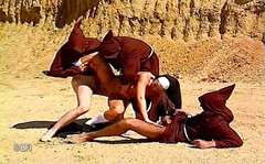 Amazing asses and pussies: 为上帝群交