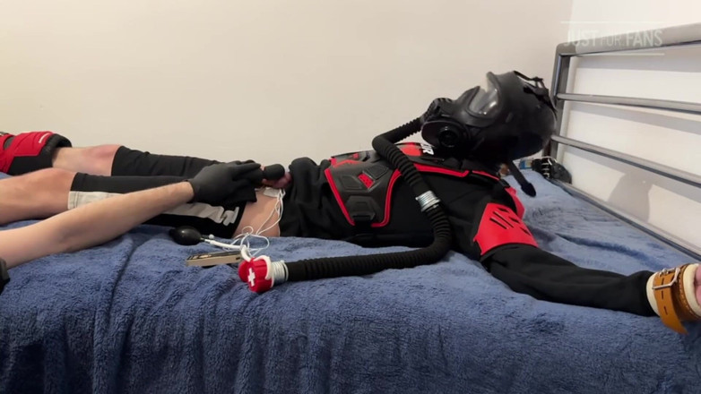Inmate Cody and SubEdgeX: Twink em Mx Gear é atormentada
