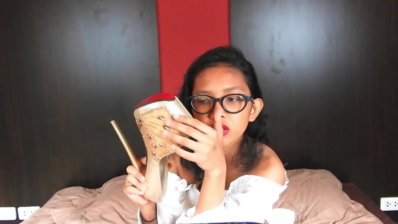 Asian Pussy Vision: Brunette teen with an high heels fetish