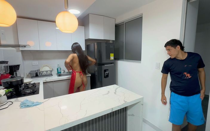SOFIAYRIKY: Làm tình mạnh bạo với chị kế latinh của tôi...