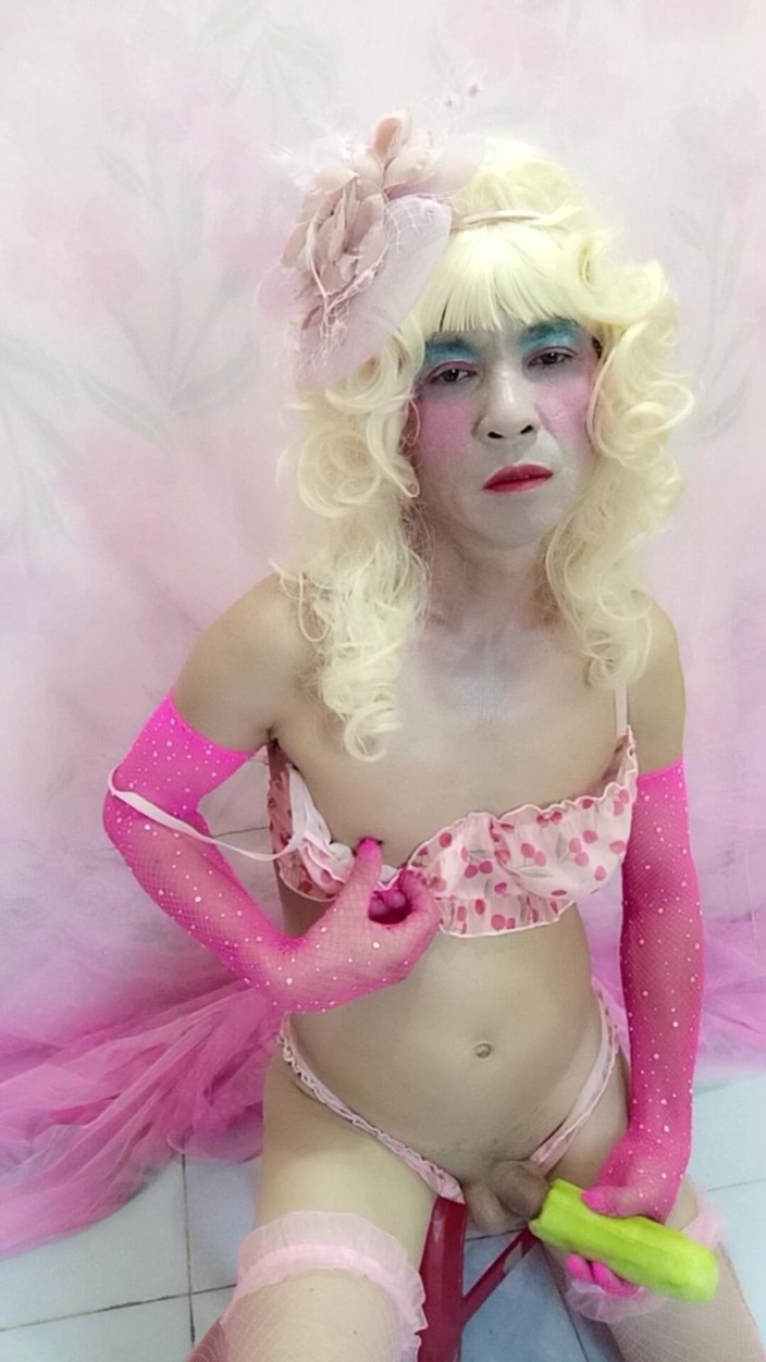 nguyen dang thien tri: Oanh le transgender indossa sexy lingerie porno valanghe utilizzando la...