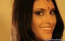 Bollywood Nudes: Exotický milenec vás dnes večer udělá při nabízení