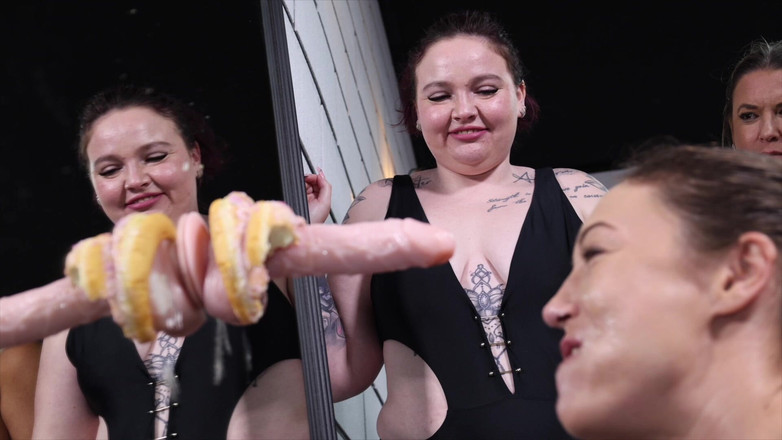 The Bad, Bad MILFs Club: Špatné milfky berou výzvu k hlubokému kouření s koblihami robertkem