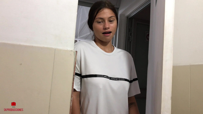 Stefanysex: Adik tiriku yang super sange mergokin aku lagi masturbasi di...