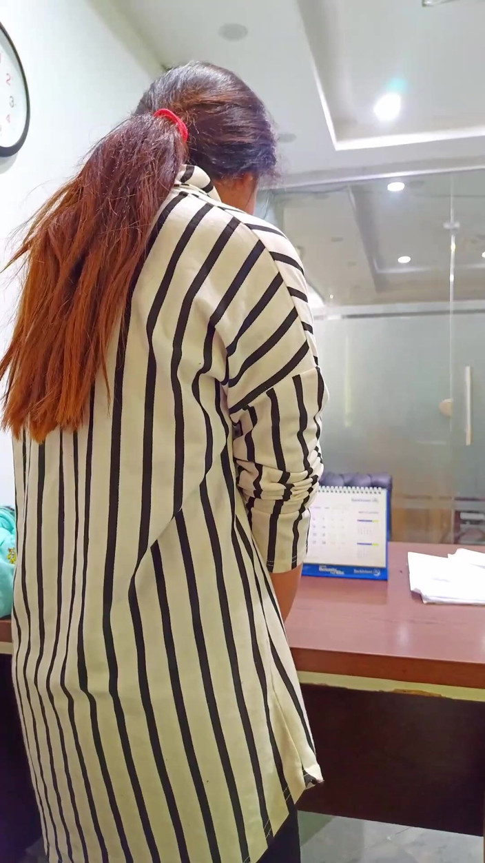 Pathani 420: Jeu de rôle, ma secrétaire me fait une branlette au...