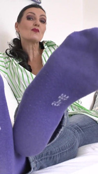 땀에 젖은 파란색 양말과 주름진 발을 스니핑, POV, 레이디 빅토리아 발렌테