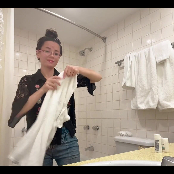 sweethanajapanese: Dans la salle de bain, subcris-moi pour regarder plus