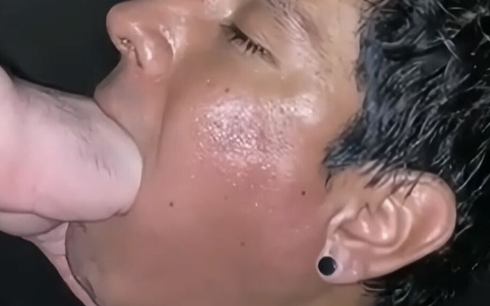 Danmel X: Đừng cử động, cổ họng của anh bị nhốt vào tôi!