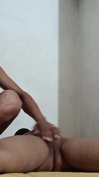 Sonam bhabhi si sta godendo il suo bobsh con suo marito
