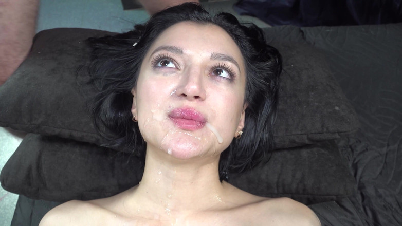 German Hardcore Gangbang: Ateşli kızlar amcığını ve götünü sert sikiyor grup seks