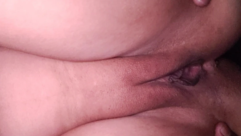 AngyAmazon: Lascia che il nuovo toro mi sborri dentro senza preservativo