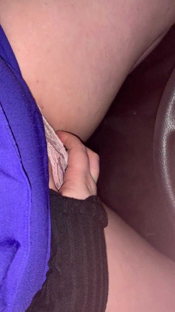 Horny BBWslut Having Hun: Feeling horny, fingering to orgasm