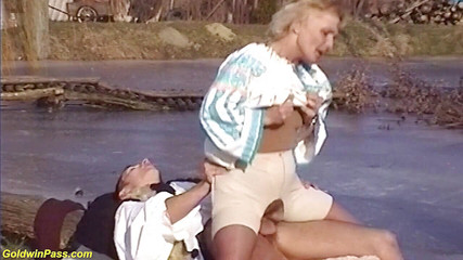 Crazy Old Moms: Ošklivá babička šuká venku