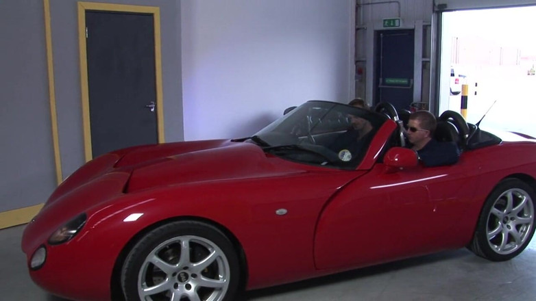 Ride Me In The Car: Blonde Motor Babe really grind my gears