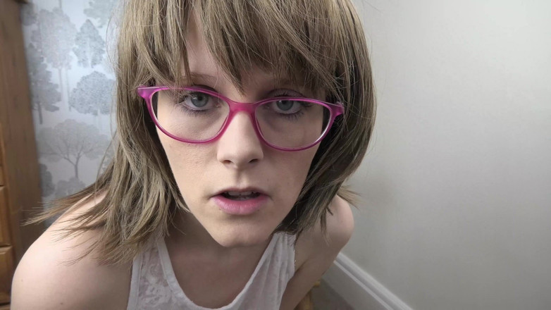 Sydney Harwin: น้องสาวต่างพ่อโง่เง่า