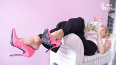 Czech Soles - foot fetish content: उसकी सेक्सी ऊँची एड़ी के जूते को डांडते हुए आपको अनदेखा करना