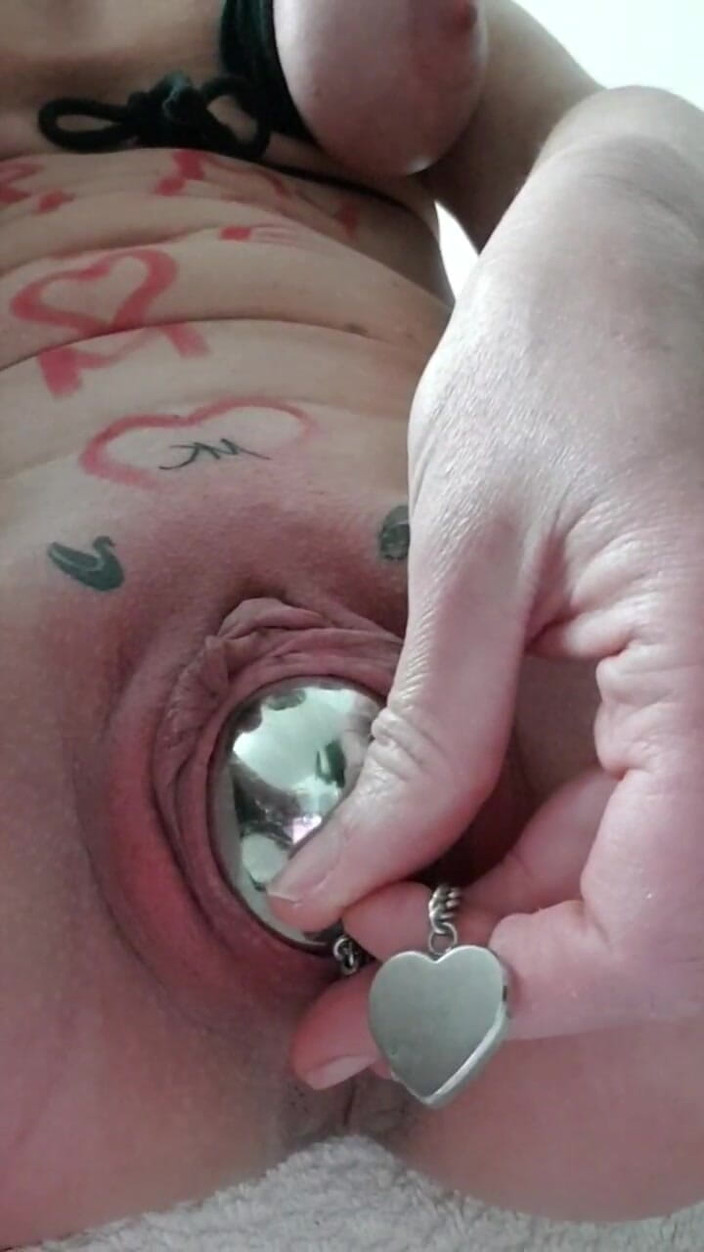 JulieEroticDress: Julie squirta do do dondolo una sculacciata