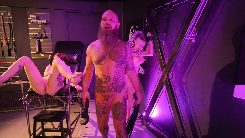 Master_Sadam: Hardcore-bdsm-session Mit Zwei Devoten Girls
