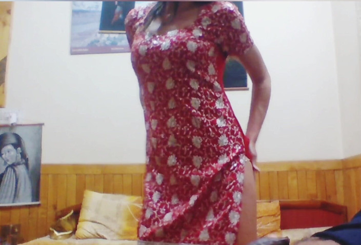 Bolly Karma: 彼は彼の巨乳の妻に抵抗することはできません