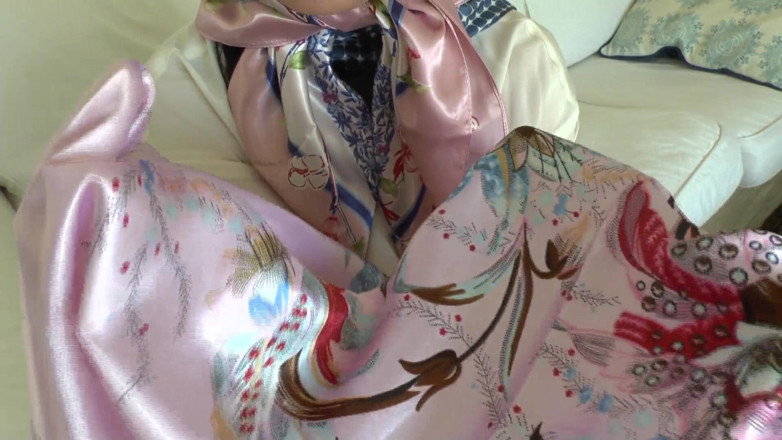 Lady Victoria Valente: Satén Scarf Lover a stříkání na lesklý satén scarf, Lady...