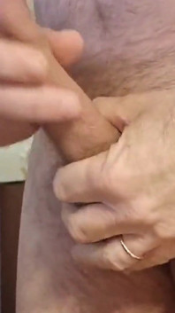 Pau grande e grande bola agradável cheia de esperma