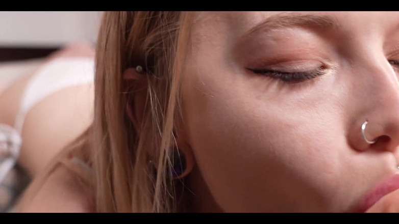 Karneli Bandi: Hot Blonde Shows You How to Suck Your Hard Dick....