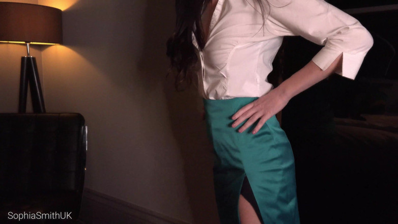 SophiaSmithUK: Secretaresse rekt zich uit