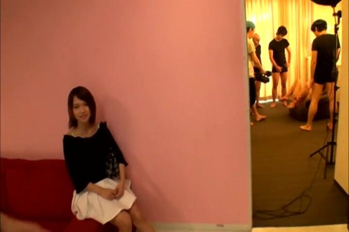 Javmango: 대담한 다큐멘터리 여행 2부에서 두 세계 사이에 잡힌 Sora Shiina