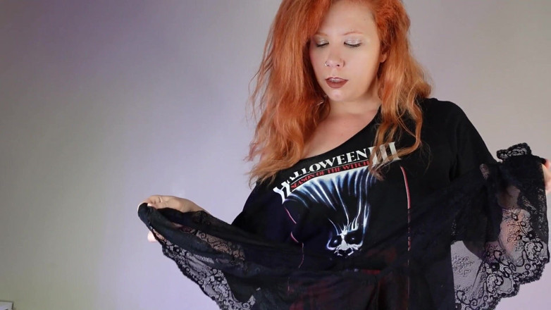 Deanna deadly: Lingerie makes Deanna grow into a HORNY GIANTESS!