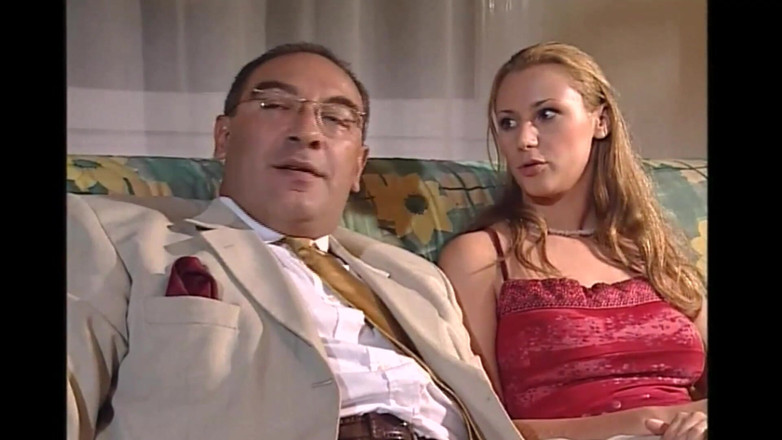 Vintage megastore: Söt hora doggystyle knullad på skrivbordet i italiensk vintage porrfilm