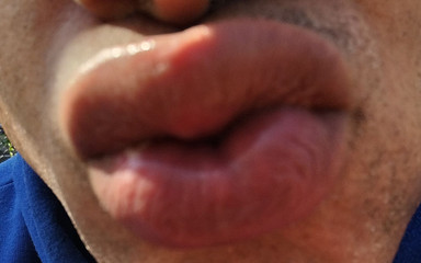 Talented Toungue Che: Nahý protažení a nahá jóga w zážitek