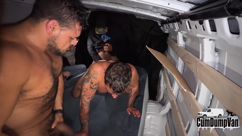 Cum Dump Van: Спермоприймач ван груповуха, міжрасова груповуха