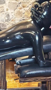 Penyerahan di Dungeon, Video Penuh - Alex Latex