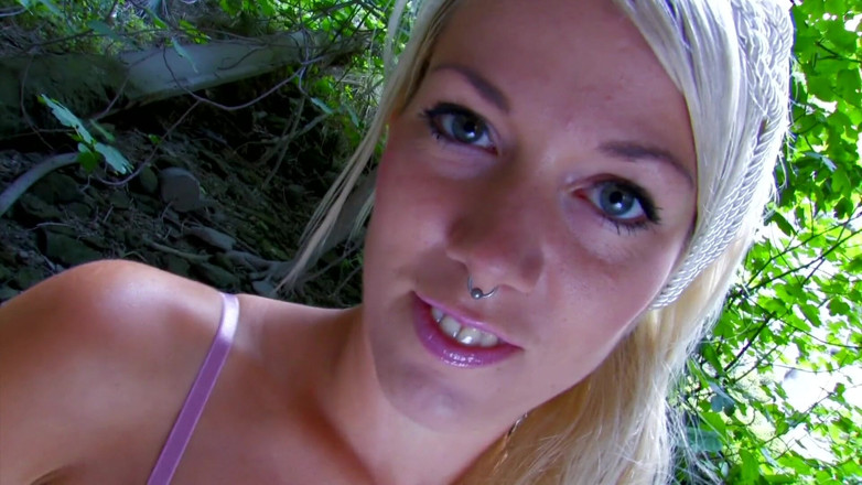 German amateur - 100% German hardcore videos: Pelacur pirang dengan kostum biru disetubuhi di memeknya