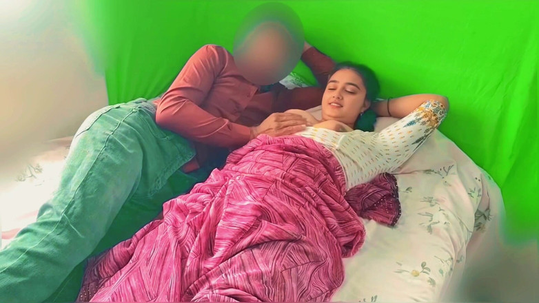 Fuckkkker: Bhabhi stava dando una storia sexy a suo cognato, poi...