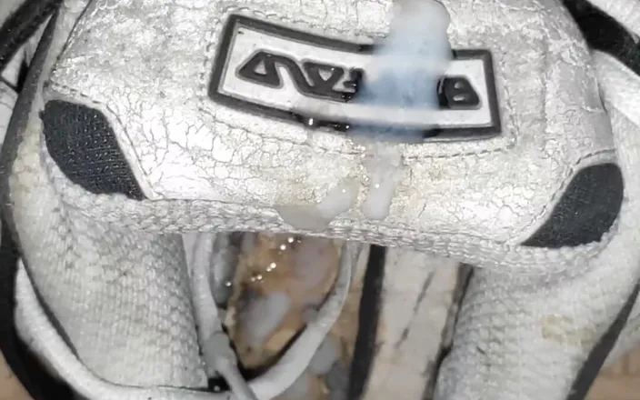 Sneakersmax98: Load &amp; Cum on Buffalo Sneakers