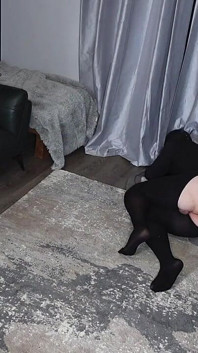 Le pegging avec un gros jouet me fait mouiller, pegging femdom