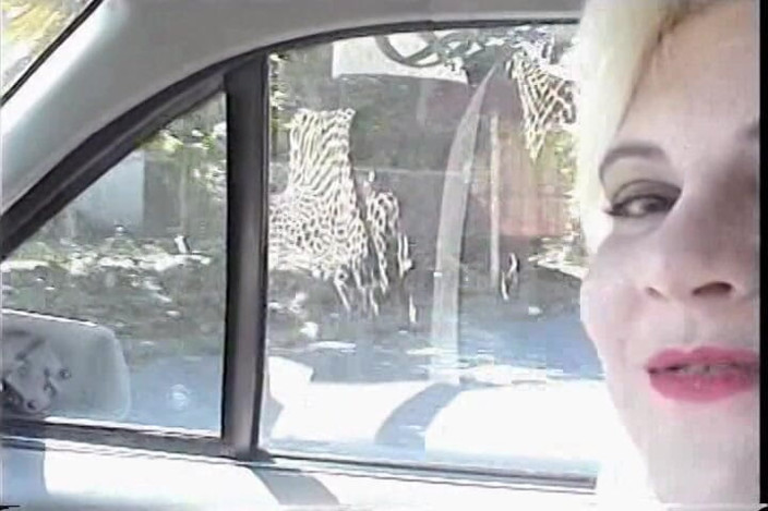 Julia Reaves world: MILF blonde matang dikongkek air mani dari gangbang kote hitam...