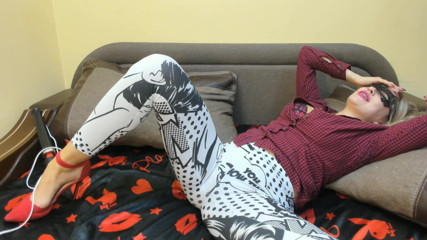 SexwifeHelena: I cum from a vibrator without taking off my leggings .....