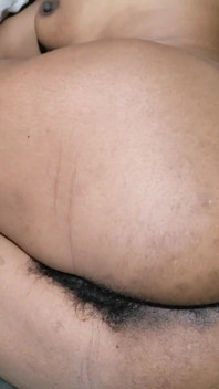 PAWG Ass Girl använder sin knullmaskin i fitta 5 min