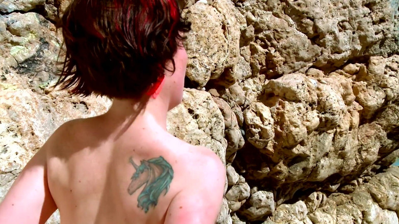 Hot Euro Girls: Sexo en la playa con hermosa jovencita