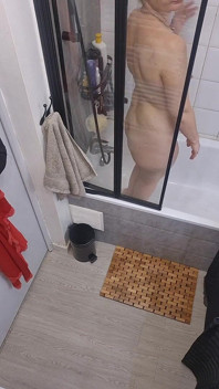 Dołącz do mnie w moich ustach, jestem cały gorący i chcę kutasa