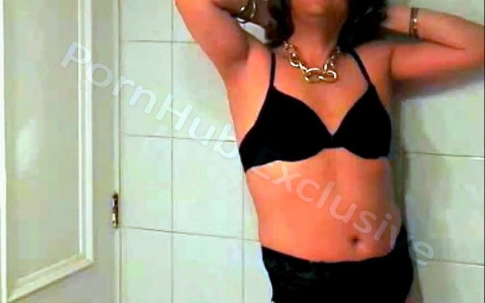 HectorChile1969: Madura travesti Fernanda en lencería
