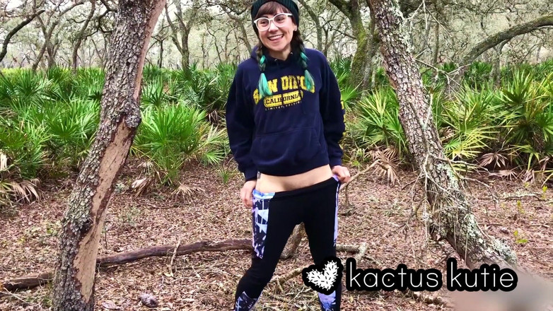 kactus kutie: Orámovaná přírodou