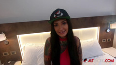 Alt Erotic: Adel Asanti bere sperma do svého zejícího zadku